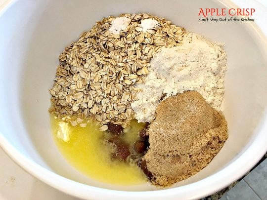 Apple Crisp | Can't Stay Out of the Kitchen | this dynamic #dessert is also fantastic served for #breakfast! Uses #LuckyLeaf #applepiefilling and has a streusel topping. #apples