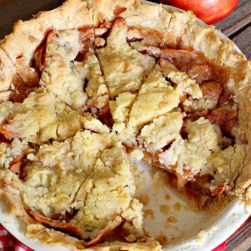 Apple Crumb Pie | Can't Stay Out of the Kitchen | my Mom's fantastic old-fashioned #recipe. Great for family, company or #holiday dinners. #Christmas #Thanksgiving #pie #AppleCrumbPie