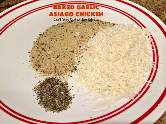 Baked Garlic Asiago Chicken | this 6-ingredient #chicken entree can be oven ready in 5 minutes! It's so mouthwatering & delicious that you'll want to serve it for company or #holiday dinners too. #asiago #MothersDay #FathersDay