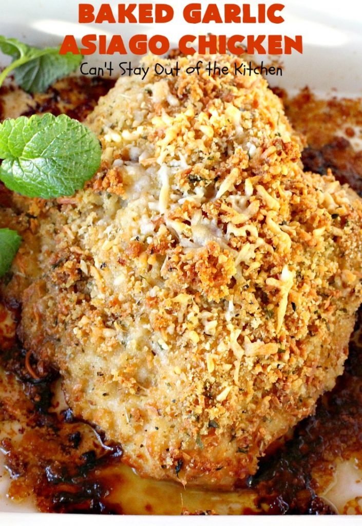 Baked Garlic Asiago Chicken | this 6-ingredient #chicken entree can be oven ready in 5 minutes! It's so mouthwatering & delicious that you'll want to serve it for company or #holiday dinners too. #asiago #MothersDay #FathersDay