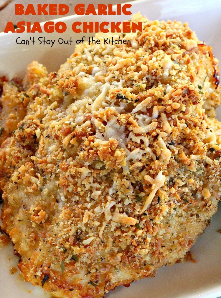 Baked Garlic Asiago Chicken | this 6-ingredient #chicken entree can be oven ready in 5 minutes! It's so mouthwatering & delicious that you'll want to serve it for company or #holiday dinners too. #asiago #MothersDay #FathersDay