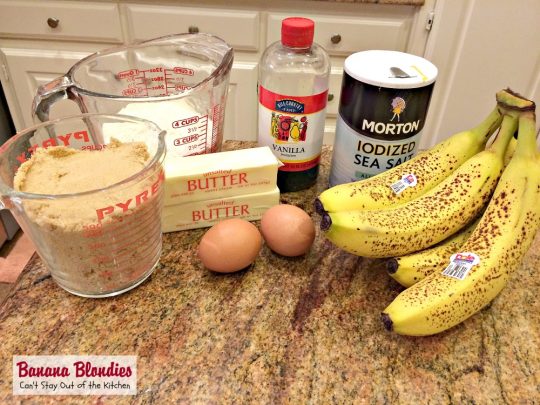 Banana Blondies | Can't Stay Out of the Kitchen | these scrumptious #brownies are to die for! The #frosting is fabulous. #bananas #cookie #dessert
