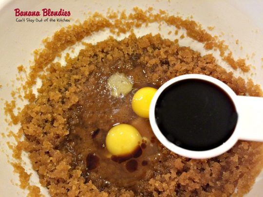 Banana Blondies | Can't Stay Out of the Kitchen | these scrumptious #brownies are to die for! The #frosting is fabulous. #bananas #cookie #dessert