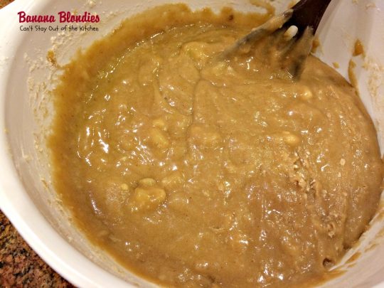 Banana Blondies | Can't Stay Out of the Kitchen | these scrumptious #brownies are to die for! The #frosting is fabulous. #bananas #cookie #dessert