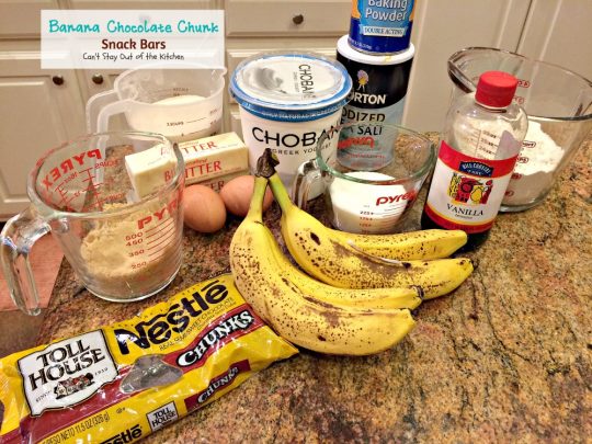 Banana Chocolate Chunk Snack Bars | Can't Stay Out of the Kitchen | delicious #shortbread bars with #bananas #chocolate chunks & #Greekyogurt. #dessert #cookie