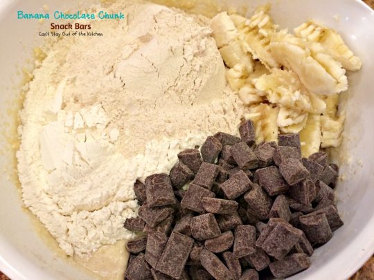 Banana Chocolate Chunk Snack Bars | Can't Stay Out of the Kitchen | delicious #shortbread bars with #bananas #chocolate chunks & #Greekyogurt. #dessert #cookie