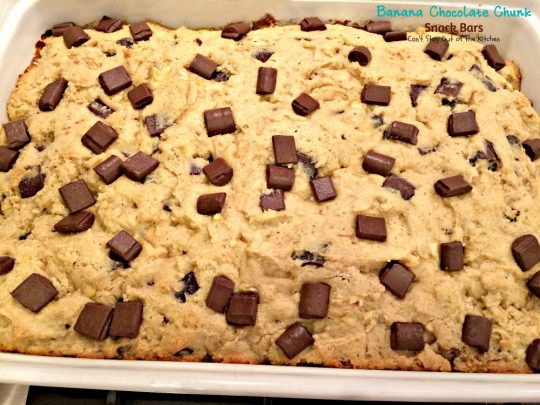 Banana Chocolate Chunk Snack Bars | Can't Stay Out of the Kitchen | delicious #shortbread bars with #bananas #chocolate chunks & #Greekyogurt. #dessert #cookie