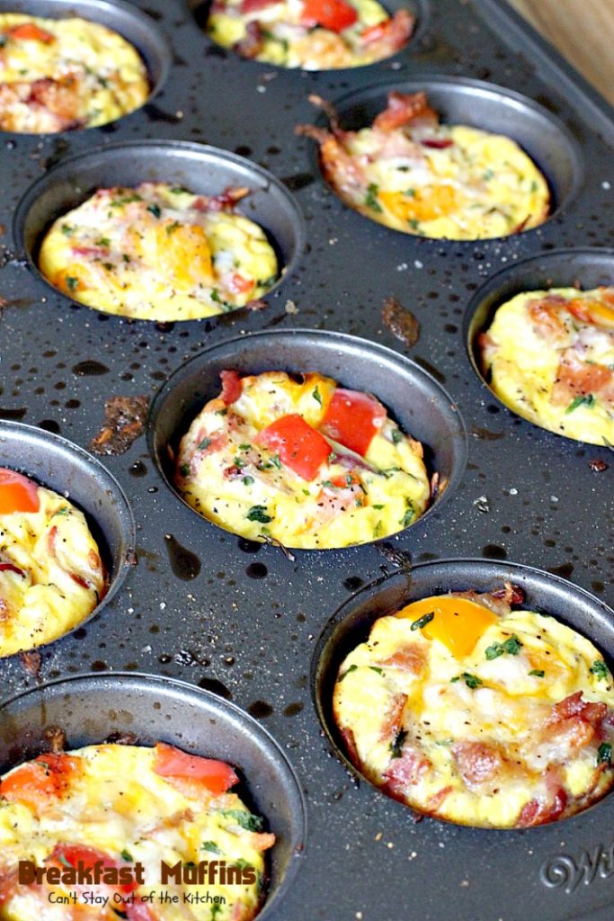 Breakfast Muffins | Can't Stay Out of the Kitchen | these #muffins are so cute and irresistible. They have a #hashbrown crust filled with #bacon #eggs and #cheese. Every mouthful is so scrumptious you won't want to stop at just one! #glutenfree #breakfast 