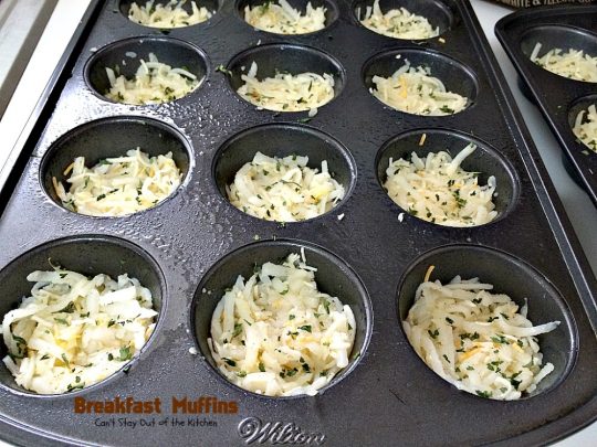 Breakfast Muffins | Can't Stay Out of the Kitchen | these #muffins are so cute and irresistible. They have a #hashbrown crust filled with #bacon #eggs and #cheese. Every mouthful is so scrumptious you won't want to stop at just one! #glutenfree #breakfast 