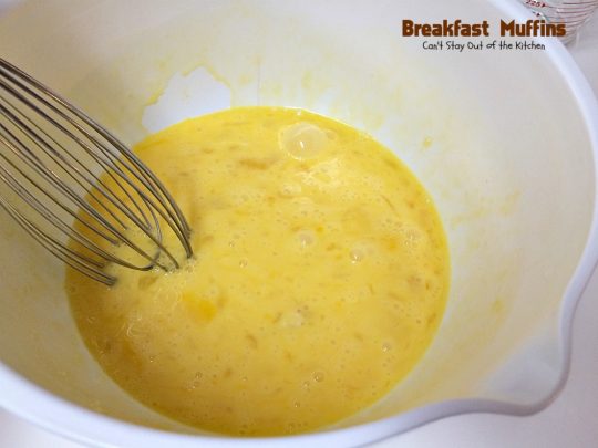Breakfast Muffins | Can't Stay Out of the Kitchen | these #muffins are so cute and irresistible. They have a #hashbrown crust filled with #bacon #eggs and #cheese. Every mouthful is so scrumptious you won't want to stop at just one! #glutenfree #breakfast 