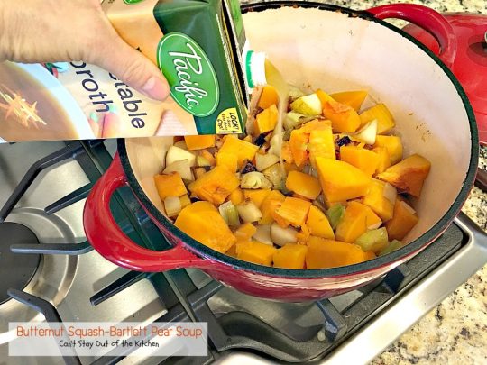 Butternut Squash-Bartlett Pear Soup | Can't Stay Out of the Kitchen | this #soup is absolutely awesome! #Butternutsquash & #pears never tasted so well together. It's easy to make and healthy, low calorie #clean-eating #glutenfree & #vegan.