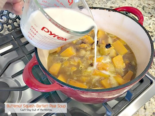 Butternut Squash-Bartlett Pear Soup | Can't Stay Out of the Kitchen | this #soup is absolutely awesome! #Butternutsquash & #pears never tasted so well together. It's easy to make and healthy, low calorie #clean-eating #glutenfree & #vegan.