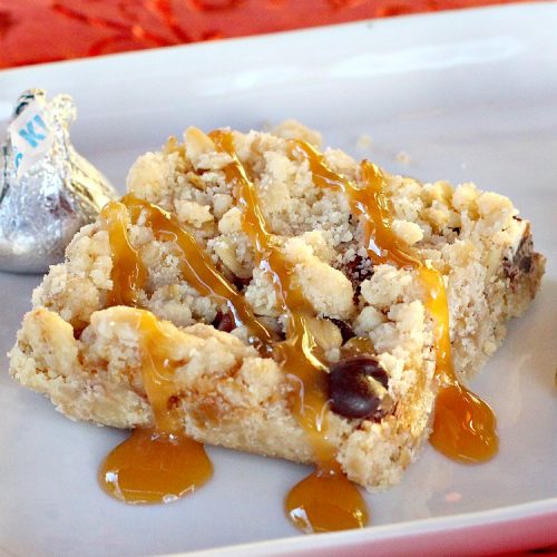 Caramel Bars (a.k.a. Turtle Bars) | Can't Stay Out of the Kitchen | these decadent & divine #brownies are like eating #TurtleCandies! They're filled with #chocolate chips, #caramels & pecans in a scrumptious streusel topping & crust. Perfect for #holiday baking & #Christmas #cookie exchanges.