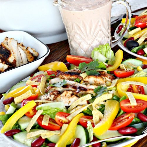 Chicken Fajita Salad | this fantastic #TexMex #salad is wonderful for a main dish meal. It's particularly nice for hot summer nights when you don't want to heat your kitchen! Great for company dinners too. This will soon become your go-to #TacoSalad #recipe! #chicken #glutenfree #CincodeMayo