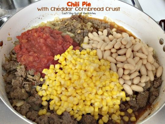 Chili Pie with Cheddar Cornbread Crust | Can't Stay Out of the Kitchen | fabulous "Tex-Mex #maindish that's like eating #chili and #cornbread together in #casserole form. It's absolutely wonderful. #glutenfree