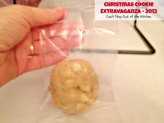 Christmas Cookie Extravaganza | Can't Stay Out of the Kitchen | 35 of the most scrumptious #Christmas #cookie recipes with tips for packing and shipping. #dessert