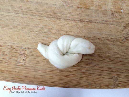 Easy Garlic Parmesan Knots | Can't Stay Out of the Kitchen | this amazing #appetizer is so quick and easy to make since it starts with frozen #bread dough. It's wonderful served with homemade marinara sauce & it's a great option for #tailgating parties or the #SuperBowl. #garlic #parmesancheese