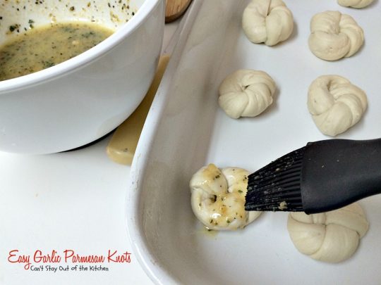 Easy Garlic Parmesan Knots | Can't Stay Out of the Kitchen | this amazing #appetizer is so quick and easy to make since it starts with frozen #bread dough. It's wonderful served with homemade marinara sauce & it's a great option for #tailgating parties or the #SuperBowl. #garlic #parmesancheese