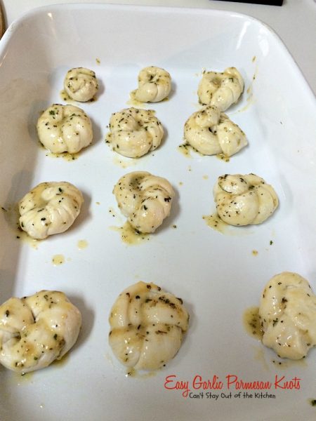 Easy Garlic Parmesan Knots | Can't Stay Out of the Kitchen | this amazing #appetizer is so quick and easy to make since it starts with frozen #bread dough. It's wonderful served with homemade marinara sauce & it's a great option for #tailgating parties or the #SuperBowl. #garlic #parmesancheese