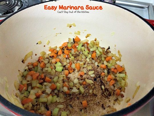 Easy Marinara Sauce | Can't Stay Out of the Kitchen | the most delicious homemade #marinarasauce. So quick and easy to make. Great with #pasta or #garlicbread. #Italian