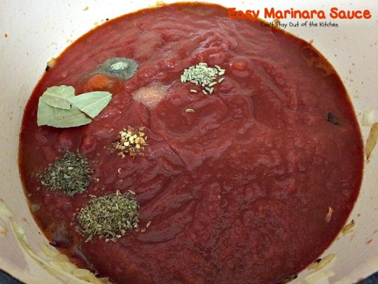 Easy Marinara Sauce | Can't Stay Out of the Kitchen | the most delicious homemade #marinarasauce. So quick and easy to make. Great with #pasta or #garlicbread. #Italian
