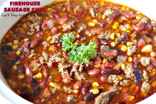 Firehouse Sausage Chili | This fantastic #chili uses #Italian #sausage, 2 kinds of #beans and a #chili seasoning packet to amp up the flavors. It's made in the #crockpot so it's incredibly easy.