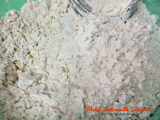 Flaky Buttermilk Biscuits| Can't Stay Out of the Kitchen | these wonderfully flaky #biscuits are great served with #sausagegravy for a #holiday #breakfast or for dinner.