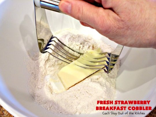 Fresh Strawberry Breakfast Cobbler | Can't Stay Out of the Kitchen | this fantastic #cobbler is more like a #coffeecake. Every bite will have you drooling! It makes a superb #breakfast for the #FourthofJuly or other summer #holidays. #strawberries
