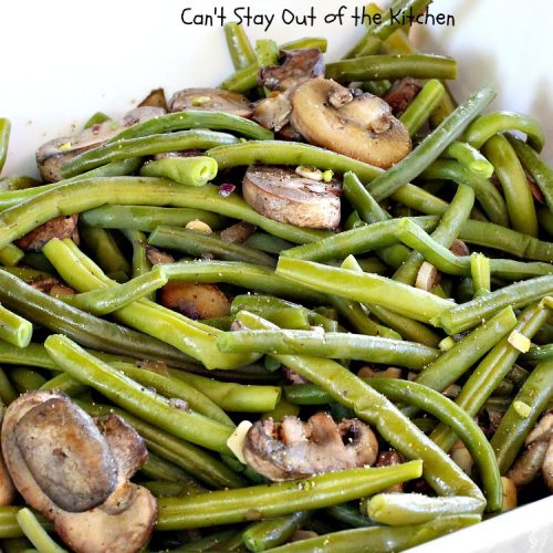 Garlicky Green Beans and Mushrooms | Can't Stay Out of the Kitchen | this super easy #greenbeans #recipe is perfect for #holidays like #Thanksgiving or #Christmas. It's #healthy, #glutenfree, #Vegan, #lowcalorie & #cleaneating. #veggie #mushrooms