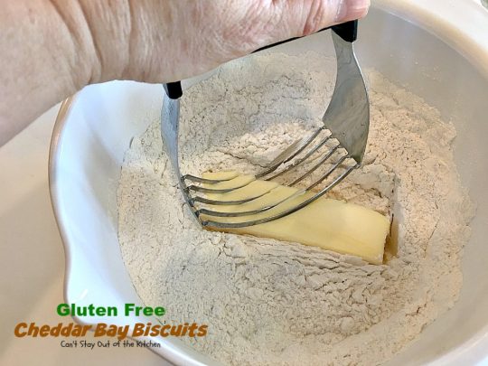 Gluten Free Cheddar Bay Biscuits | Can't Stay Out of the Kitchen | these #copycat #RedLobster #CheddarBayBiscuits are awesome! Loved this #glutenfree version. Great for a #holiday #breakfast too. #biscuits