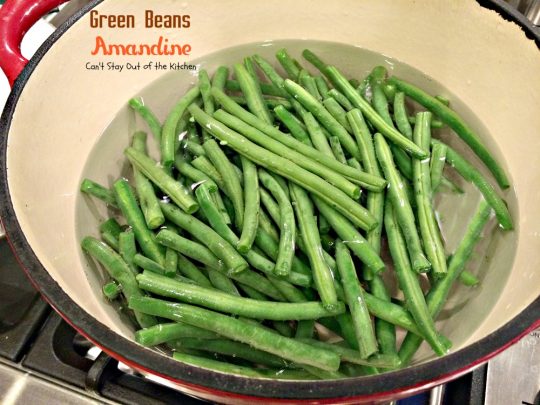 Green Beans Amandine | Can't Stay Out of the Kitchen | super quick, easy and delicious #sidedish. Healthy and low calorie, too. #greenbeans #glutenfree #vegan
