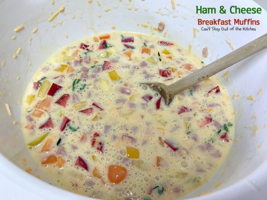 Ham and Cheese Breakfast Muffins | Can't Stay Out of the Kitchen | these #breakfast #muffins are so scrumptious. They're great for on-the-go breakfasts, too. #ham #eggs #cheese #hashbrowns #glutenfree