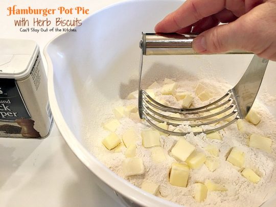 Hamburger Pot Pie with Herb Biscuits | Can't Stay Out of the Kitchen | this heavenly #potpie is amazing. Great comfort food any time of the year. #beef #biscuits #potatoes #carrots