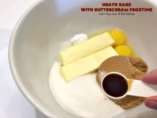 Heath Bars with Buttercream Frosting | Can't Stay Out of the Kitchen | these bar-type #cookies are divine! Amazing icing makes them spectacular. Uses #HeathCandyBars. #chocolate #dessert