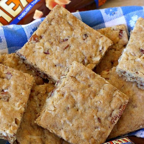 Heath Toffee Pecan Bars | Can't Stay Out of the Kitchen | these #cookies simply explode with flavor & crunchiness by using #HeathEnglishToffeeBits & #pecans. #tailgating #dessert #HeathToffeeBitsDessert #ToffeeDessert #HeathToffeePecanBars #holiday #HolidayDessert