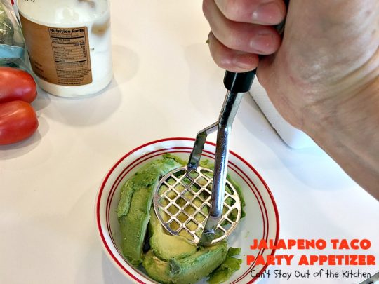 Jalapeno Taco Party Appetizer | Can't Stay Out of the Kitchen | the best #TexMex layered dip ever! This one uses refried beans with jalapenos, #avocados, a sour cream & #taco seasoning layer. Then it's topped with olives, #cheese, green onions and tomatoes. Perfect for #tailgating or #SuperBowl parties. #appetizer