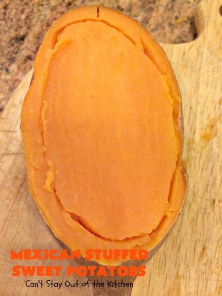 Mexican Stuffed Sweet Potatoes | I LOVE these mouthwatering #sweetpotatoes! They're hearty, filling and substantial enough for #MeatlessMondays. This #TexMex version is so flavorful & sumptuous you won't want to stop eating them. I sure didn't. Healthy, clean-eating #glutenfree #CincoDeMayo