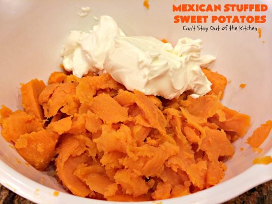 Mexican Stuffed Sweet Potatoes | I LOVE these mouthwatering #sweetpotatoes! They're hearty, filling and substantial enough for #MeatlessMondays. This #TexMex version is so flavorful & sumptuous you won't want to stop eating them. I sure didn't. Healthy, clean-eating #glutenfree #CincoDeMayo