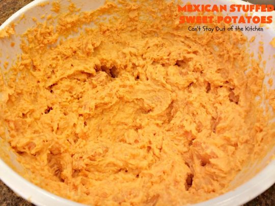 Mexican Stuffed Sweet Potatoes | I LOVE these mouthwatering #sweetpotatoes! They're hearty, filling and substantial enough for #MeatlessMondays. This #TexMex version is so flavorful & sumptuous you won't want to stop eating them. I sure didn't. Healthy, clean-eating #glutenfree #CincoDeMayo