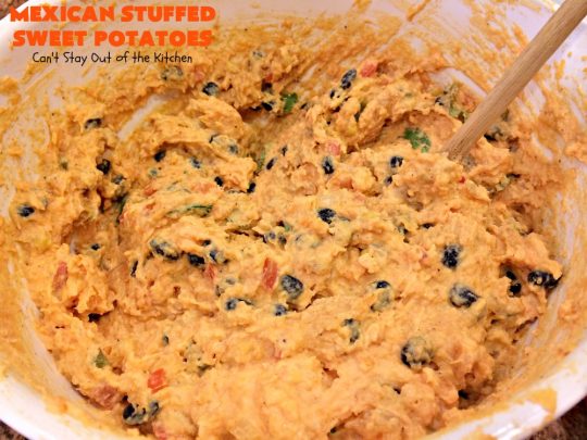 Mexican Stuffed Sweet Potatoes | I LOVE these mouthwatering #sweetpotatoes! They're hearty, filling and substantial enough for #MeatlessMondays. This #TexMex version is so flavorful & sumptuous you won't want to stop eating them. I sure didn't. Healthy, clean-eating #glutenfree #CincoDeMayo
