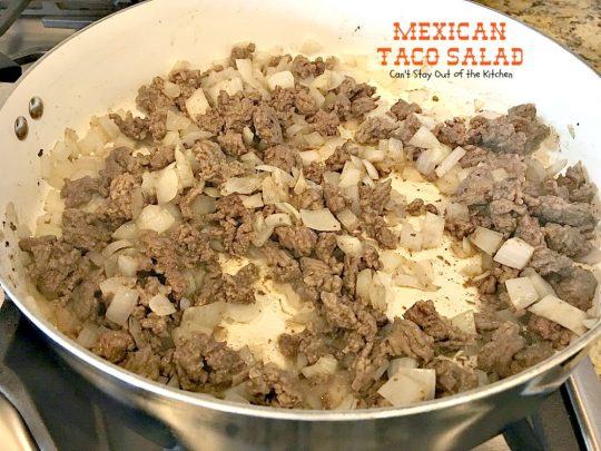 Mexican Taco Salad | Can't Stay Out of the Kitchen | dynamite #TexMex #salad with spicy #groundbeef, #pintobeans, #cheese & tortilla chips. Great for summer potlucks. #glutenfree
