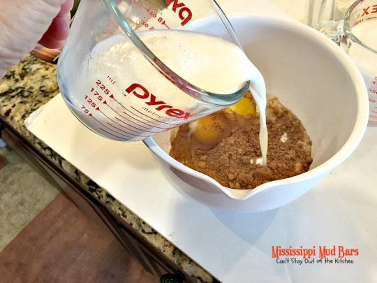 Mississippi Mud Bars | Can't Stay Out of the Kitchen | these #PaulaDeen #brownies are so addictive you won't be able to stop eating them. #dessert #chocolate #marshmallows