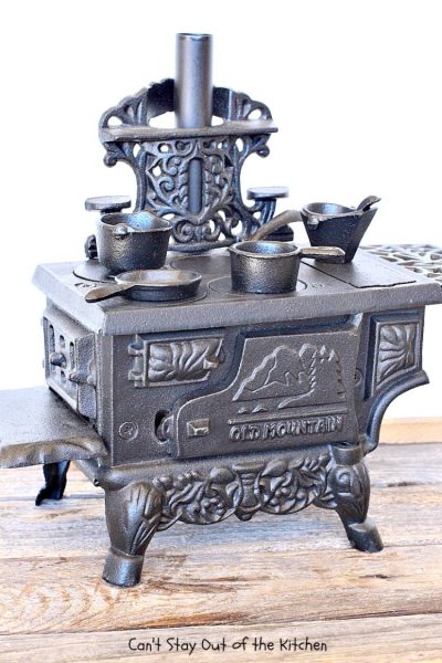 Old Kitchen Stove | Can't Stay Out of the Kitchen