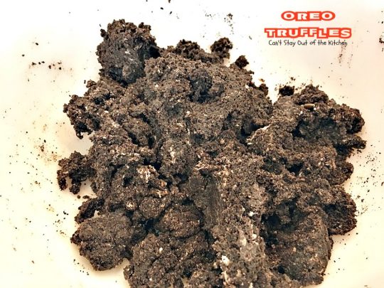 Oreo Truffles | Can't Stay Out of the Kitchen | Oh my gosh, heavenly doesn't begin to describe these amazing #truffles. Made with #Oreos, #creamcheese & #chocolate & vanilla bark. Fabulous for any party. #dessert