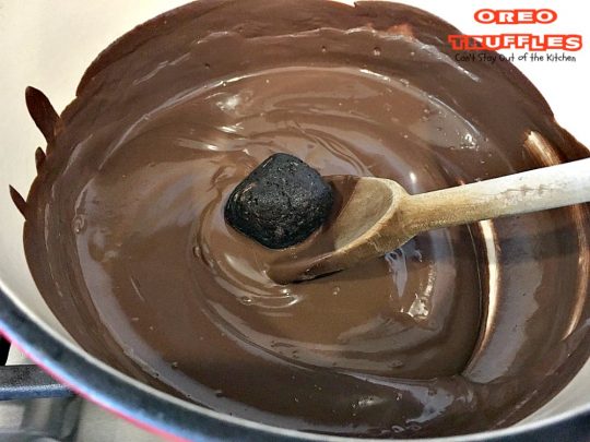 Oreo Truffles | Can't Stay Out of the Kitchen | Oh my gosh, heavenly doesn't begin to describe these amazing #truffles. Made with #Oreos, #creamcheese & #chocolate & vanilla bark. Fabulous for any party. #dessert