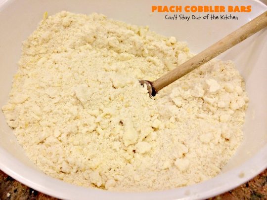 Peach Cobbler Bars | Can't Stay Out of the Kitchen | these fabulous blondies taste just like eating #peachcobbler! Amazing #dessert #peaches #cookie