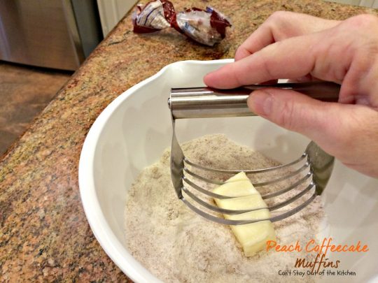 Peach Coffeecake Muffins | Can't Stay Out of the Kitchen | fabulous #breakfast #muffins are filled with #peaches and have a nutty streusel topping that's fantastic!