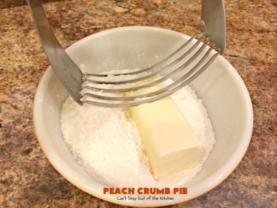 Peach Crumb Pie | Can't Stay Out of the Kitchen | my Mom's fabulous #peachpie recipe with a sweet crumb topping. Perfect #dessert for summer when #peaches are in season. #pie