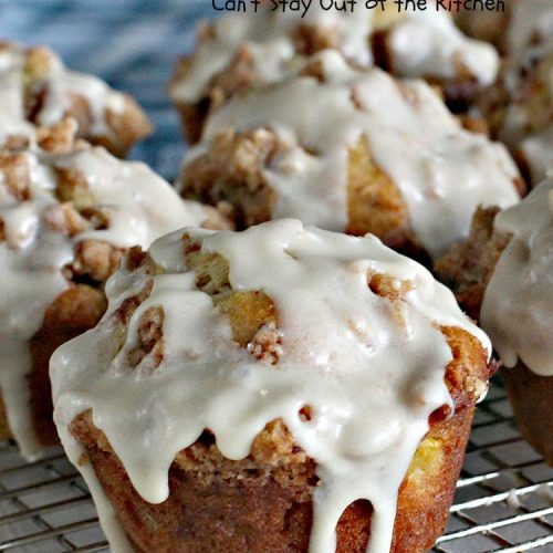 Peach Streusel Muffins | Can't Stay Out of the Kitchen | these fabulous #peach #muffins will knock your socks off! They're absolutely heavenly. They are perfect for a summer #holiday #breakfast when #peaches are in season. #FathersDay #FourthofJuly #LaborDay