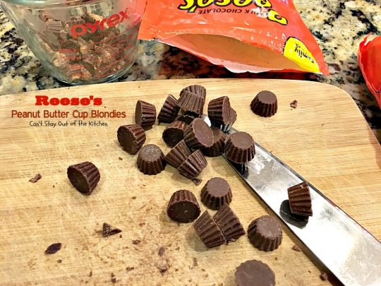 Reese's Peanut Butter Cup Blondies | Can't Stay Out of the Kitchen | these spectacular #cookies are filled with #Reese's #peanutbuttercups. So heavenly! #dessert #chocolate